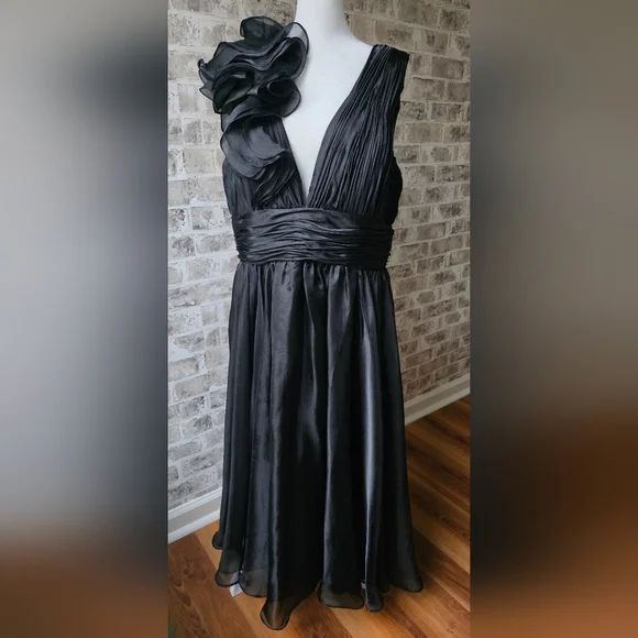 NWT Mac Duggal Plunging Ruffled Rosette A-Line Cocktail Dress Size 16 - Picture 3 of 15